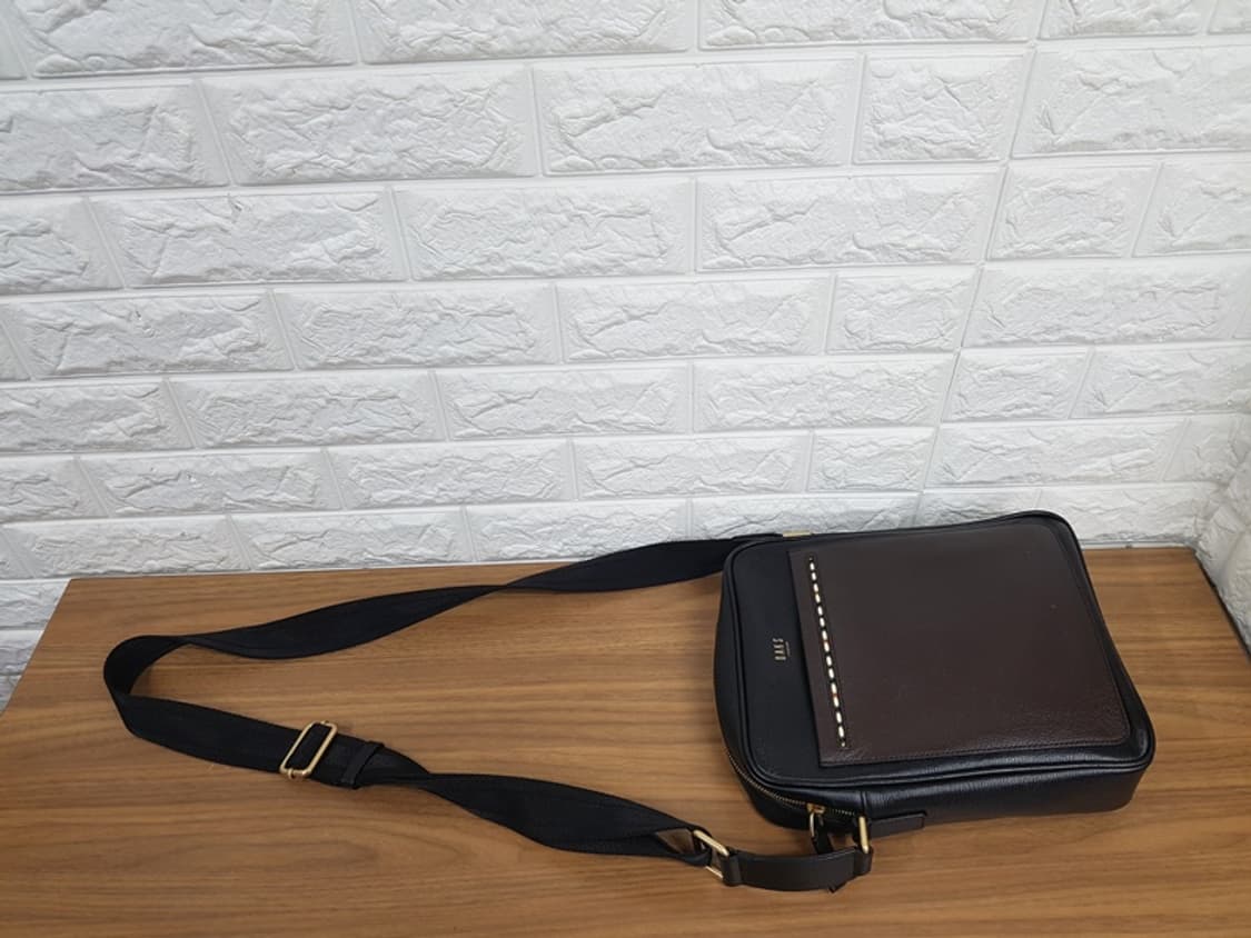 닥스 남성 크로스백 상품이미지5