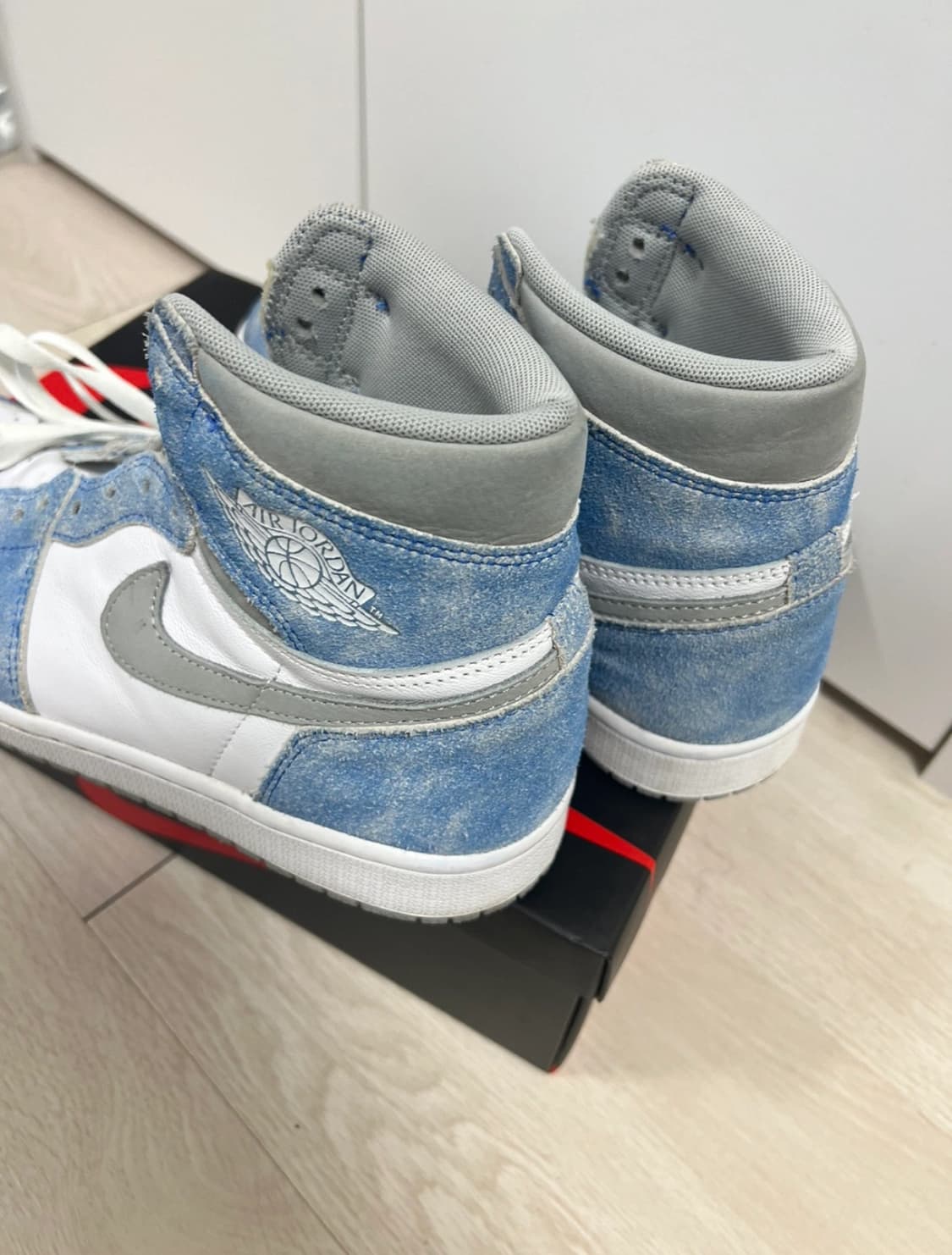 조던 1 레트로 하이 OG 하이퍼 로얄 275 상품이미지3