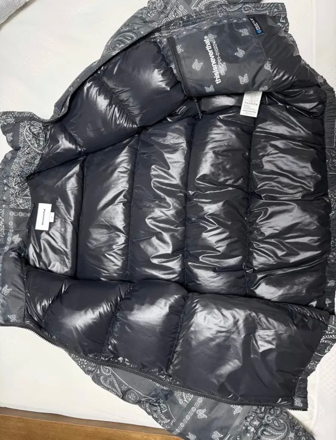 디스이즈네버댓 PERTEX T Down Jacket Bandana 블랙 상품이미지8