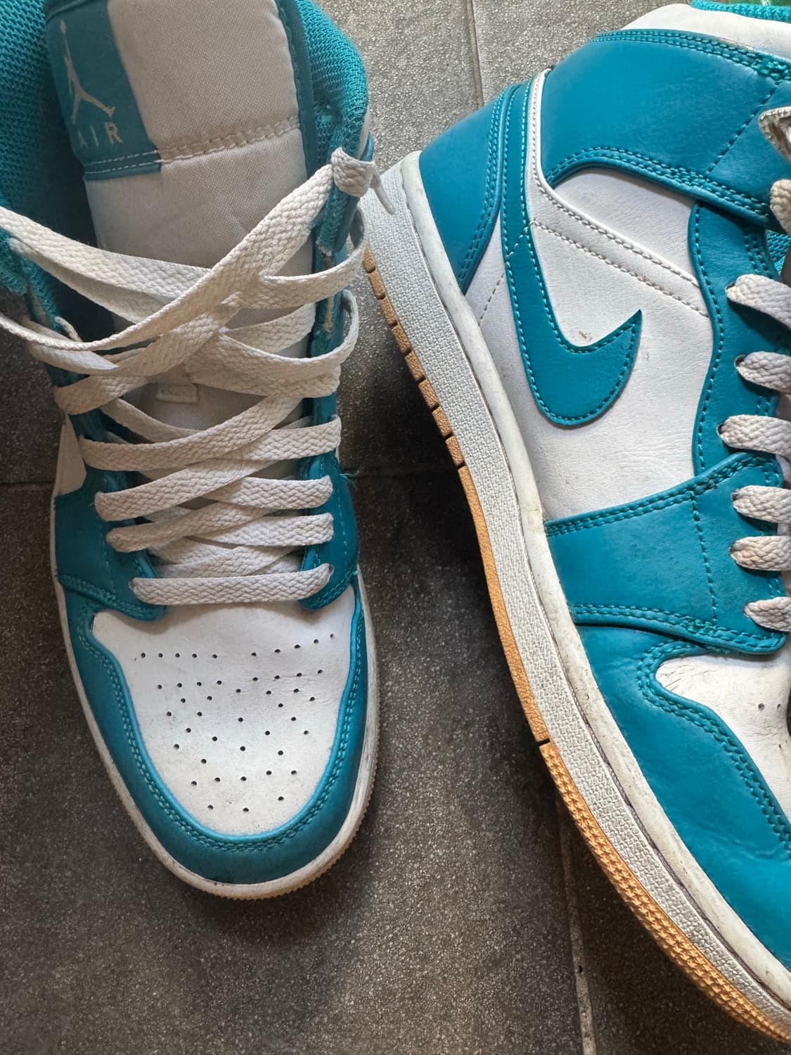 나이키 에어조던1 미드 아쿠아 피치 DQ8426-400 상품이미지1