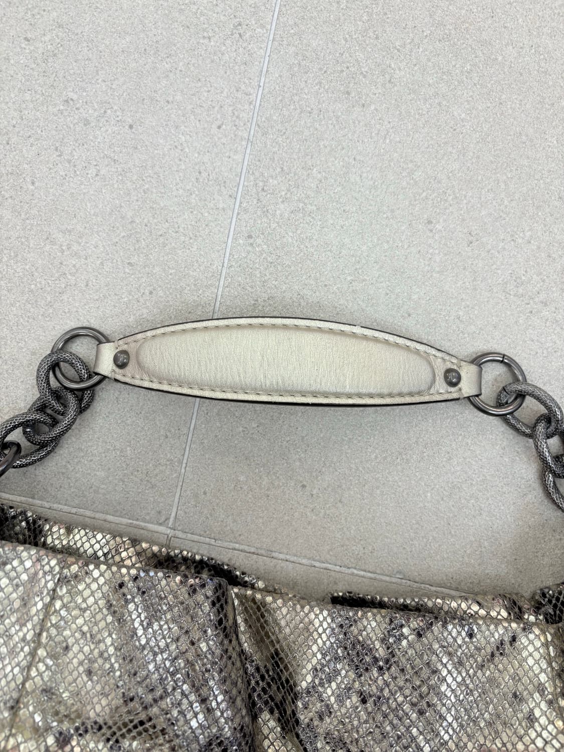 코치 뱀피 갸루 숄더백 상품이미지2