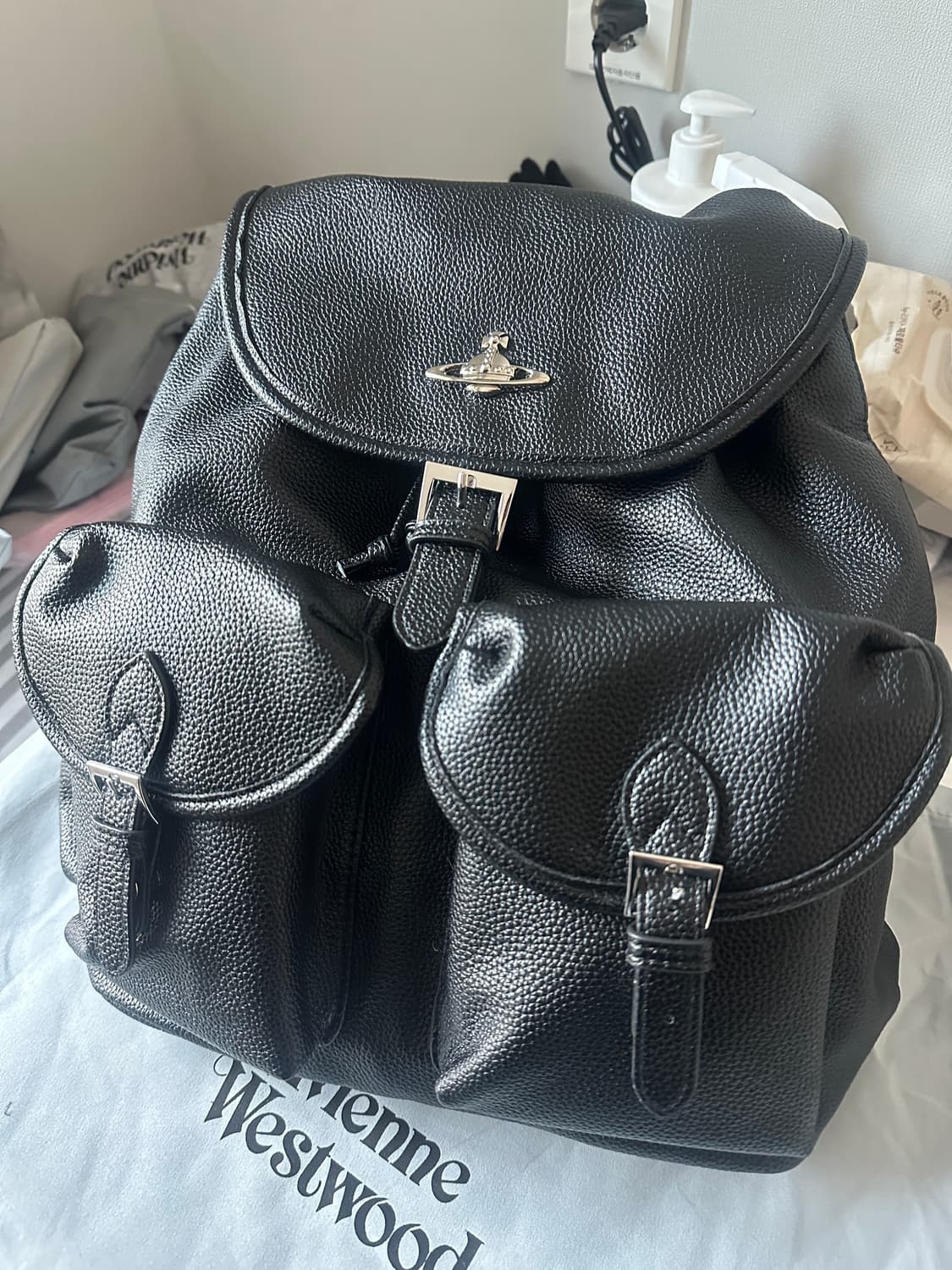 비비안웨스트우드 블랙 백팩 상품이미지3