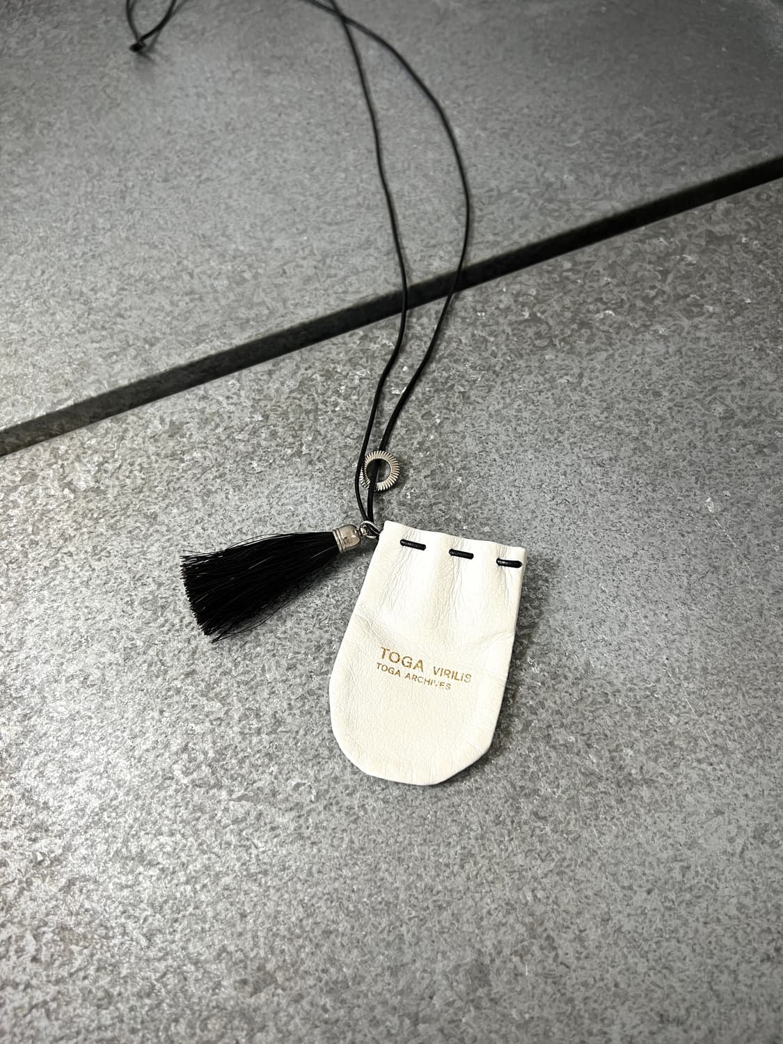 TOGA VIRILIS-LEATHER POUCH NECKLACE 상품이미지5
