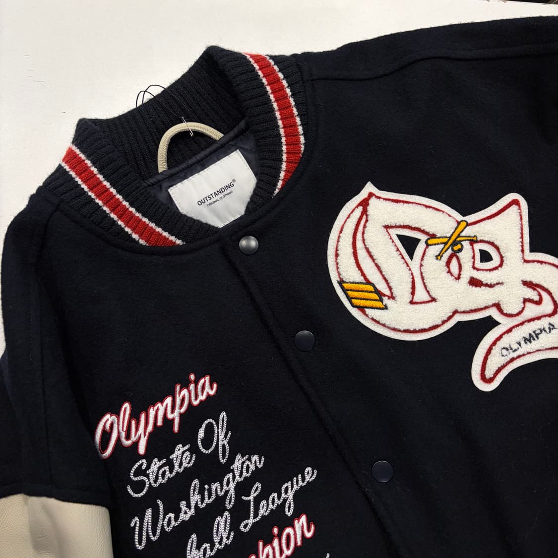 [3] 아웃스탠딩 패치 바시티 자켓 블랙 D792 상품이미지4