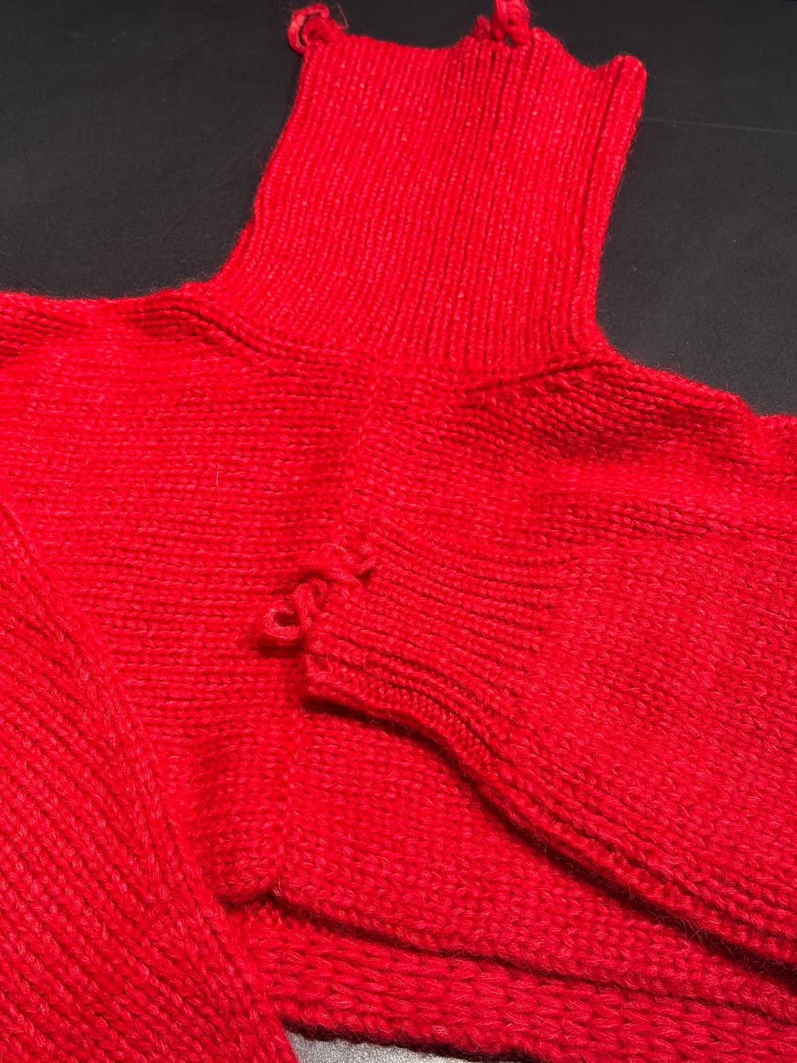 Maison Flaneur 메종 플라네르 레드 크롭 터틀넥 상품이미지1