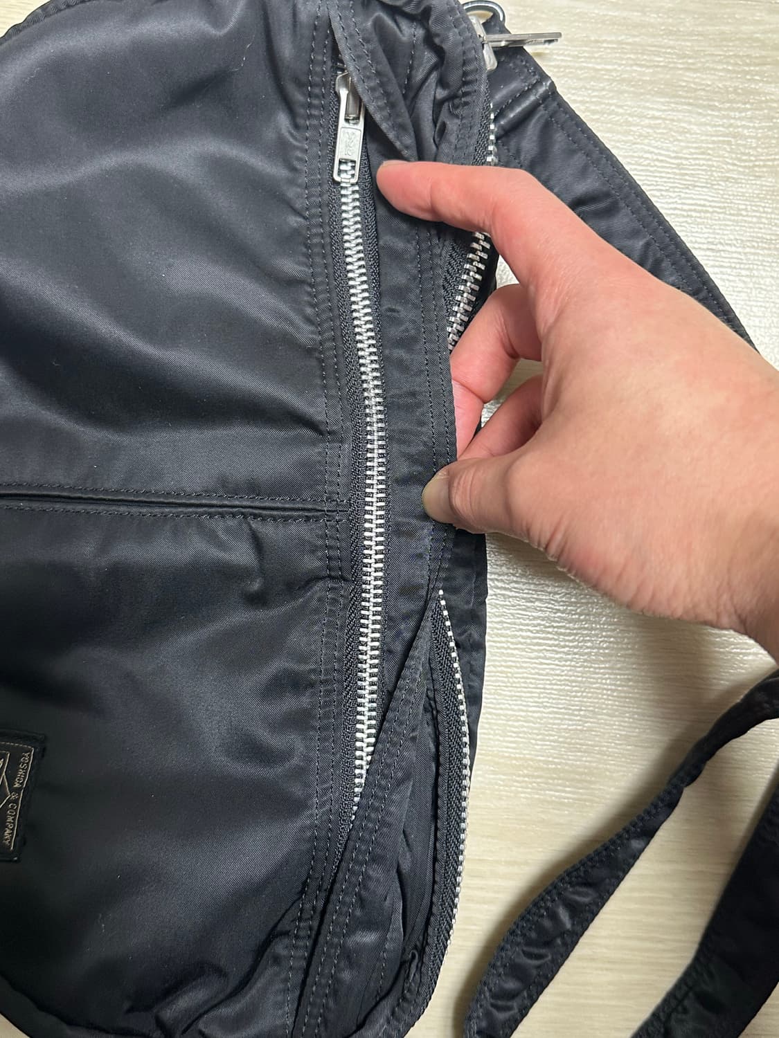 PORTER 요시다 포터 반달 숄더백 블랙 상품이미지3