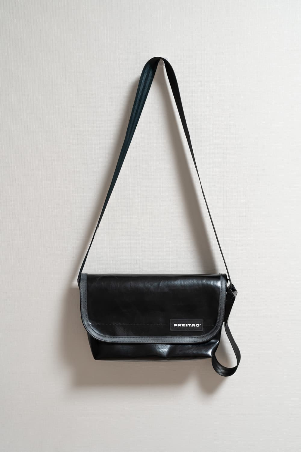 프라이탁 F41 하와이파이브오 하파오 올블랙 크로스백 상품이미지2