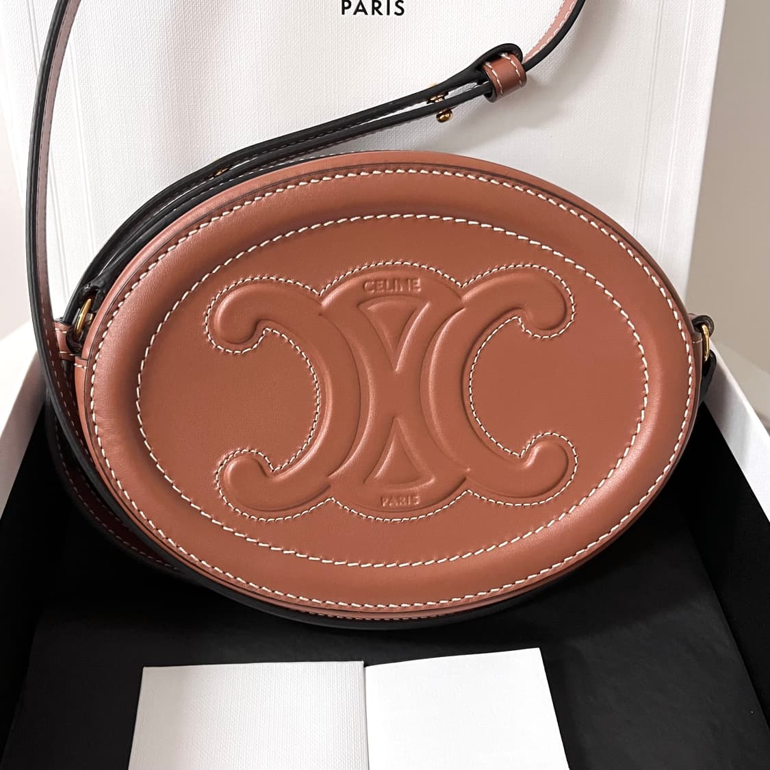 셀린느 오벌 펄스 미니 크로스백 가방 상품이미지3