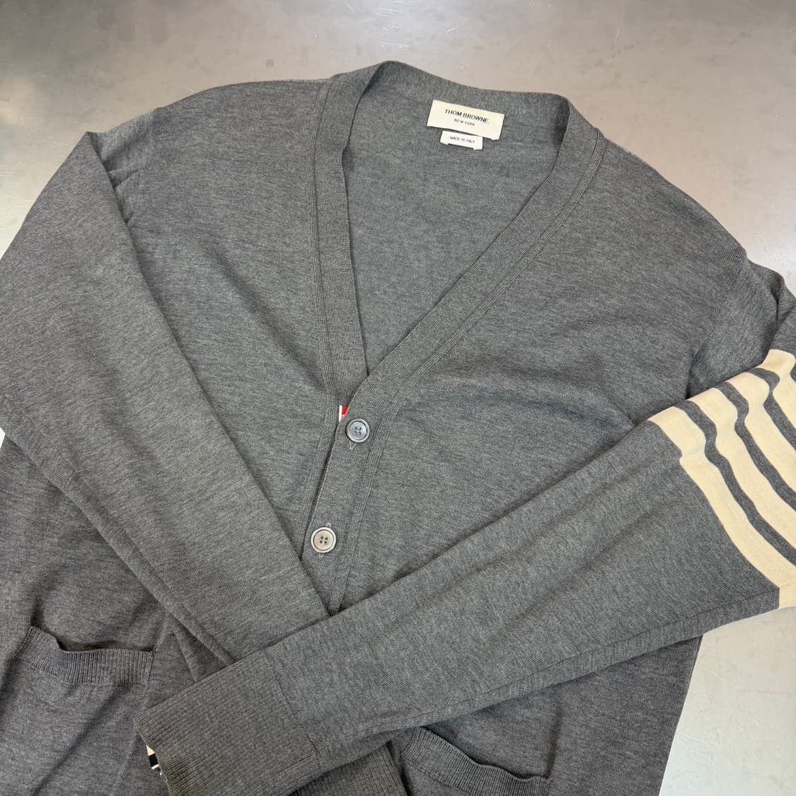 [리오브전포점] 톰브라운 사선 완장 메리노울 가디건 상품이미지3