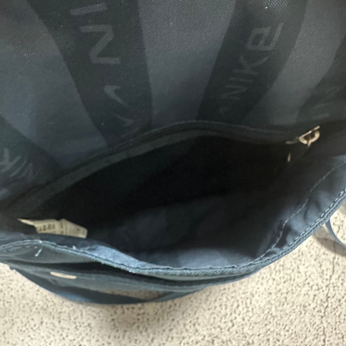 ✨ (바배) 나이키 푸추라 크로스백  상품이미지4