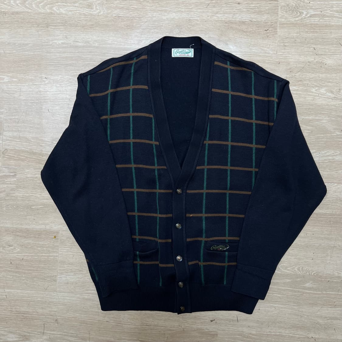 크로커다일 자수로고 윈도우페인 체크 브이넥 가디건 [네이비] M/95 상품이미지1