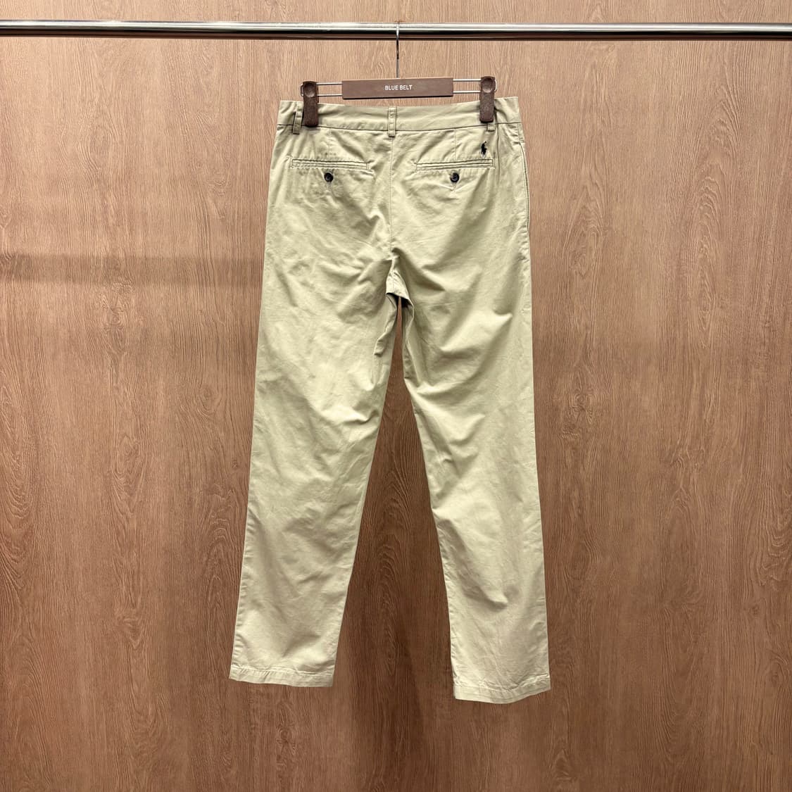 폴로 랄프로렌 코튼 치노 팬츠 슬래시 버튼 포켓 로고 자수 디테일 베이지 상품이미지3