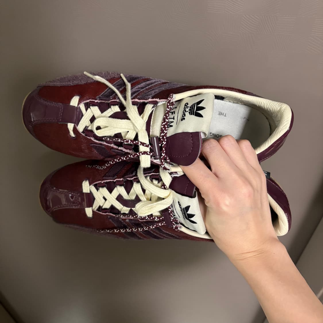 아디다스 송포더뮤트 마룬 255 상품이미지3