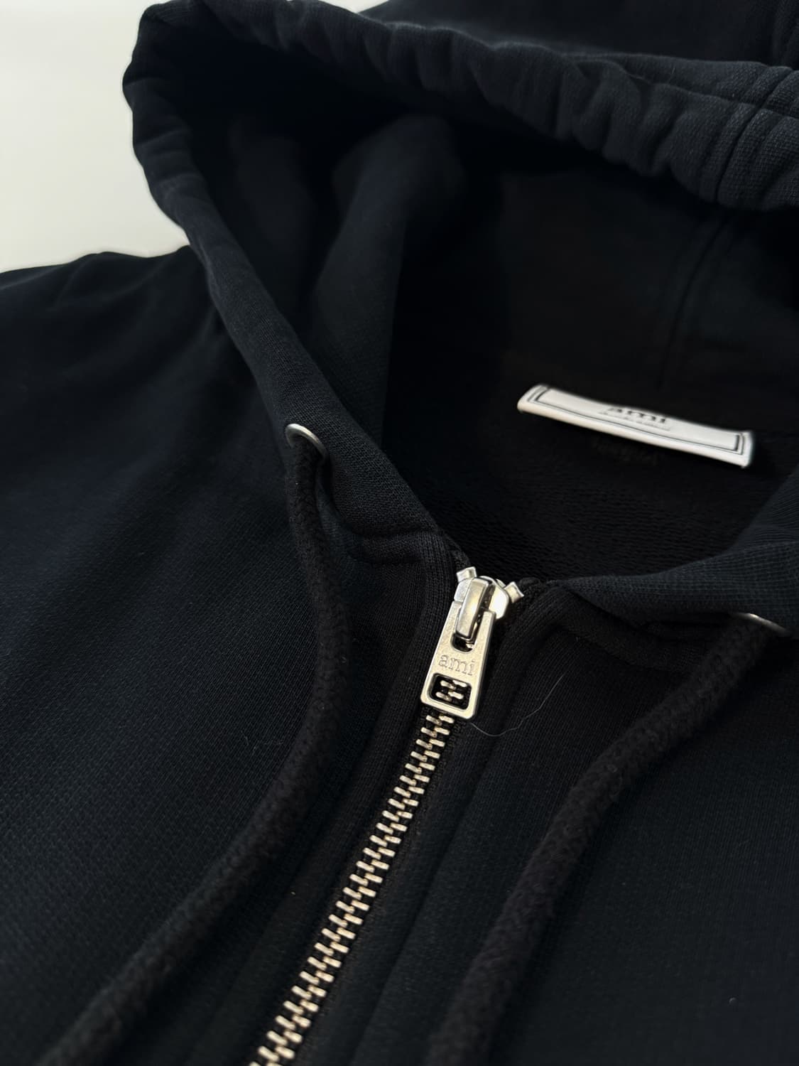 아미 루즈핏 스몰 하트로고 블랙 스웻 후드집업 상품이미지4