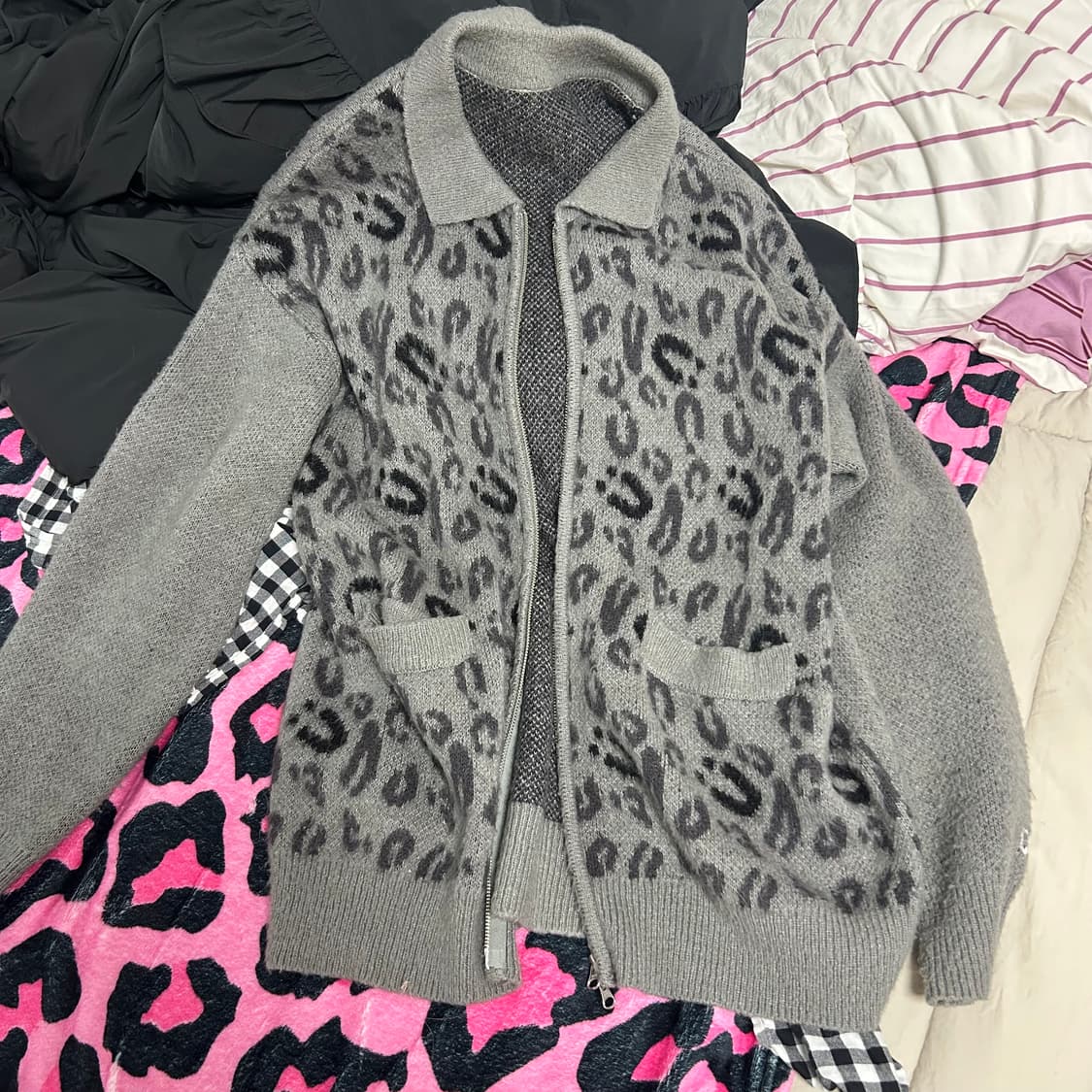 이스트쿤스트 레오파드 집업 니트 가디건 상품이미지1
