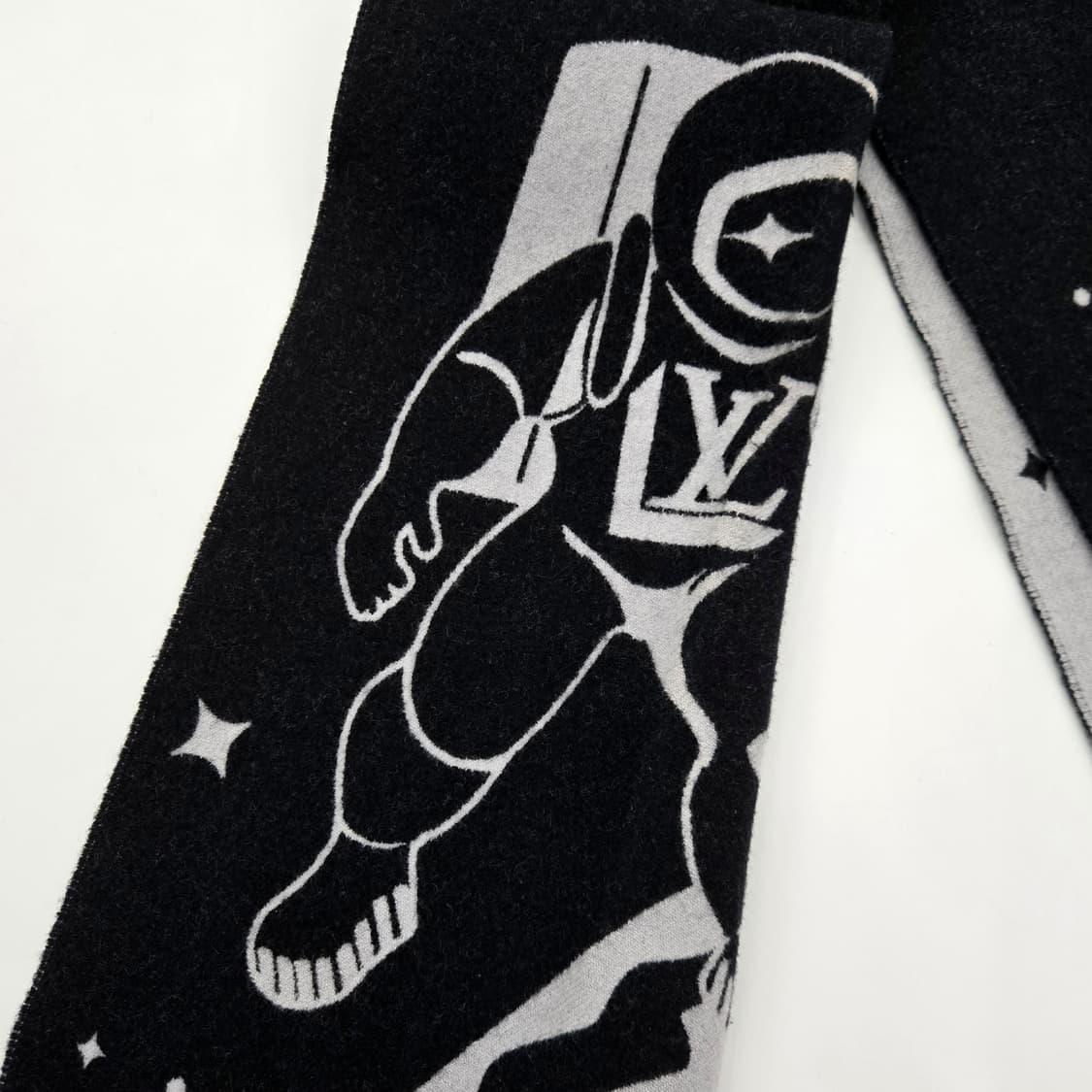 루이비통 LV모노그램 우주인 캐시미어 머플러 상품이미지2