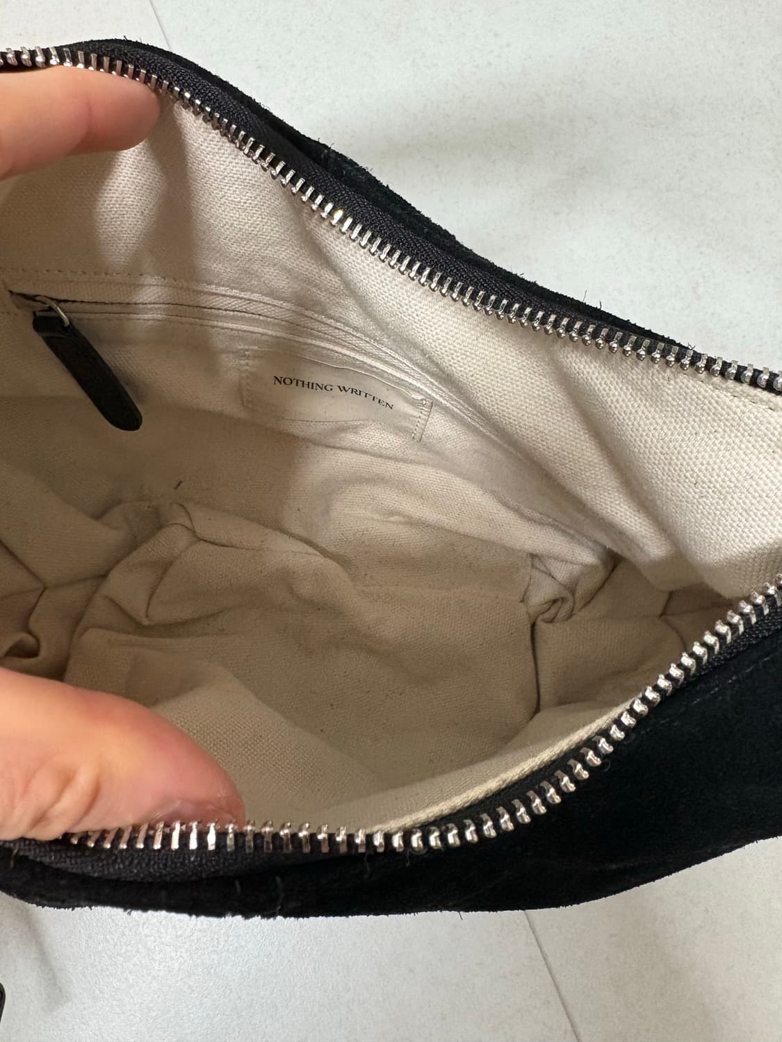 낫띵리튼 호보백 스웨이드블랙 상품이미지3