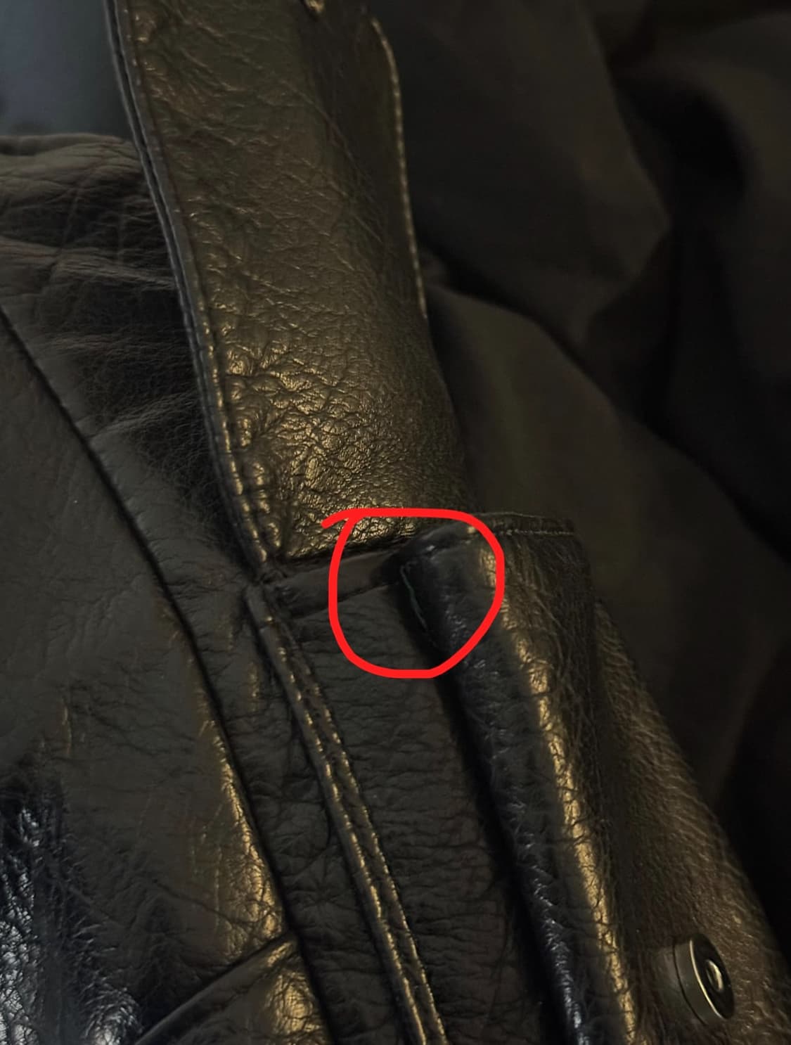 스트랩포함) 이우가마카라스 스터드 레더 숄더백 블랙 상품이미지2