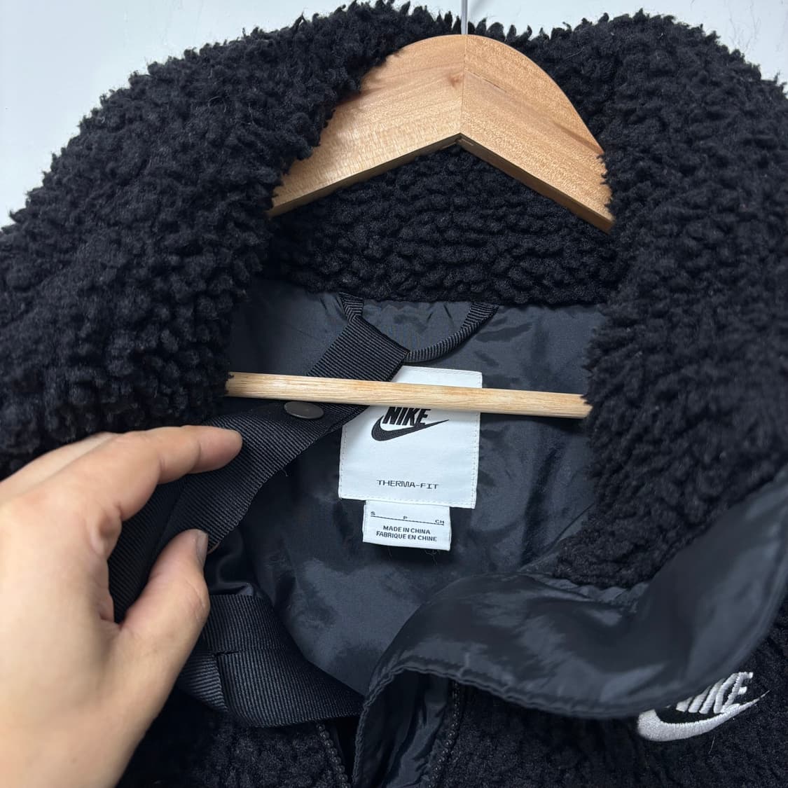 나이키 블랙 써마핏 쉐르파 패딩 상품이미지5