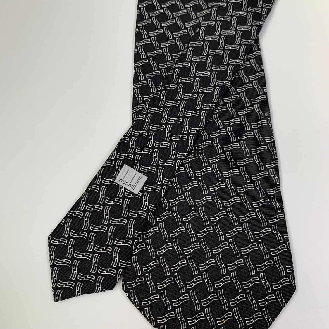 던힐(dunhill) 기하학적 패턴 블랙넥타이 명품 A등급 상품이미지4