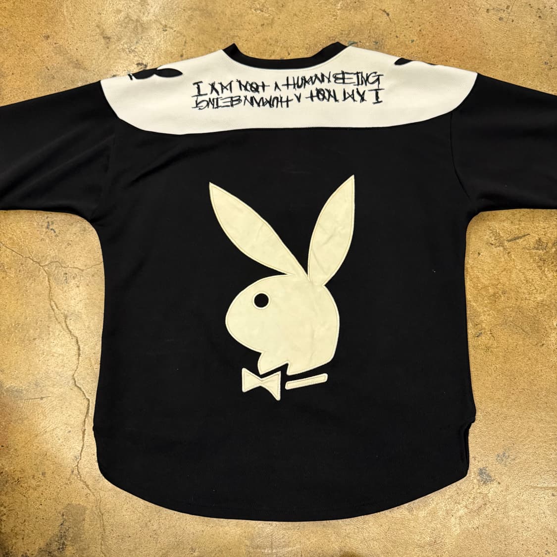 [정품/L] 아임낫어휴먼비잉 플레이보이 럭비티 b10 상품이미지4