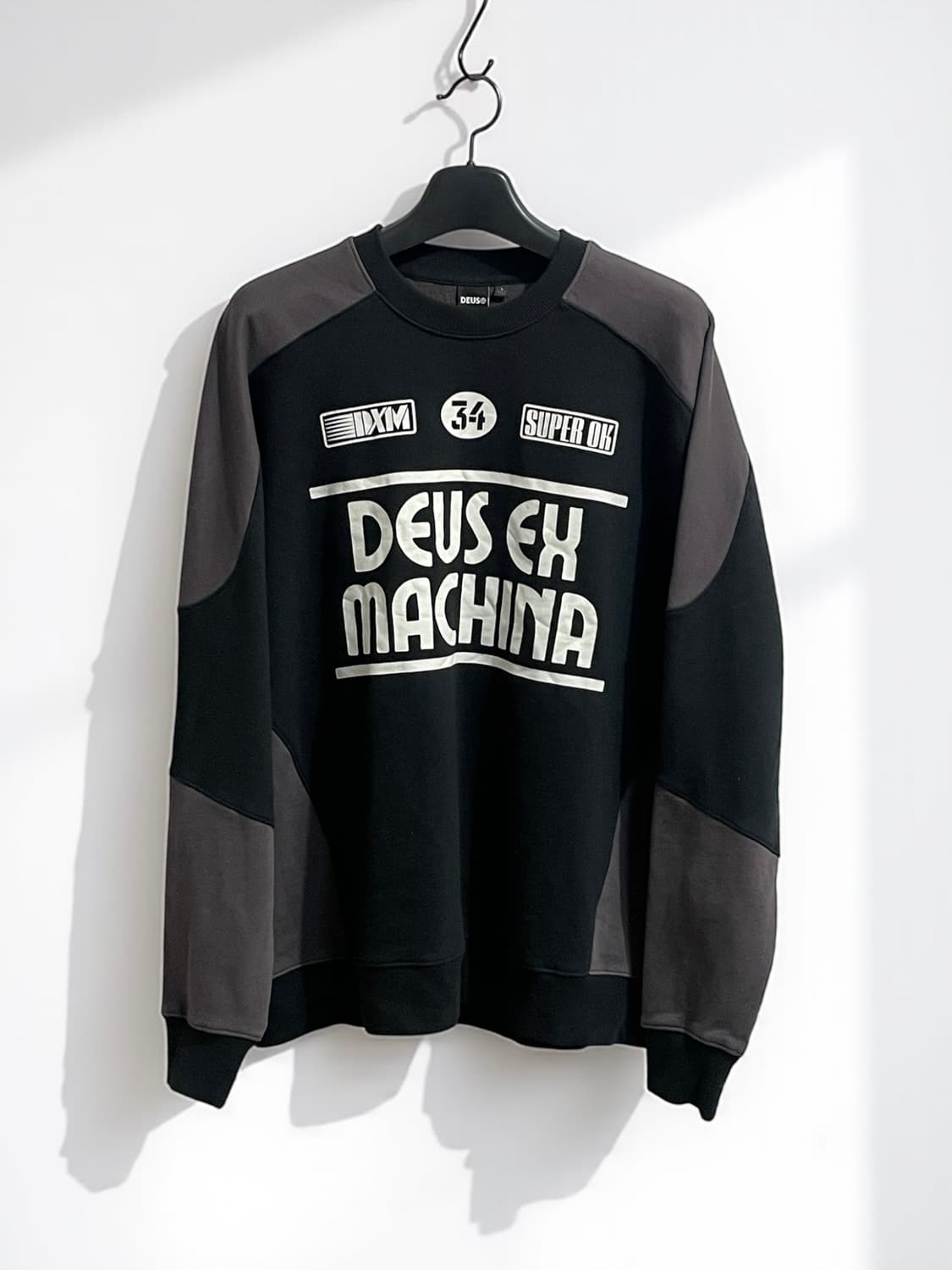 데우스 엑스 마키나 배색 스웻셔츠 상품이미지1