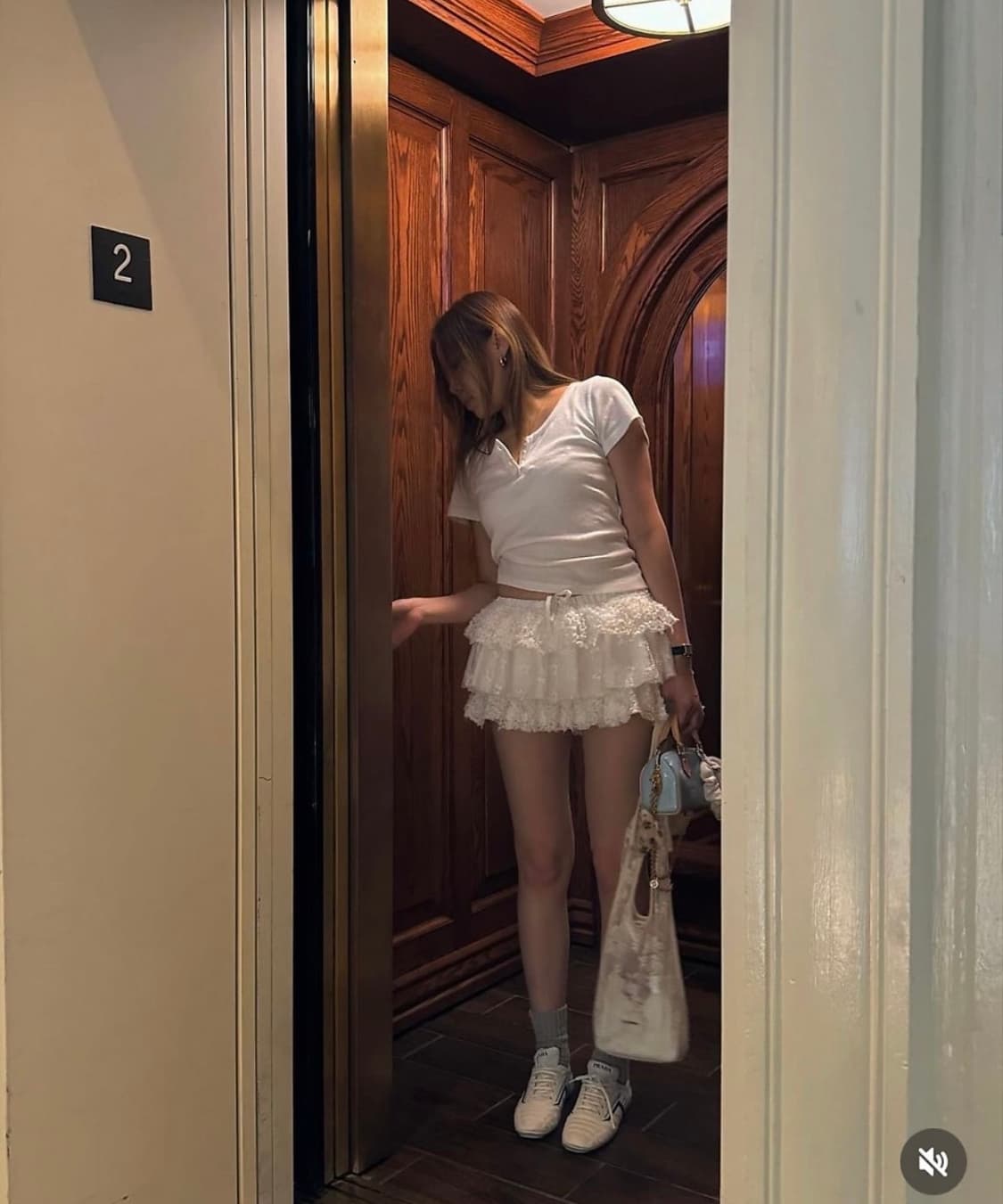 글로니 걸프렌드 레이스 러플 미니 스커트 상품이미지1