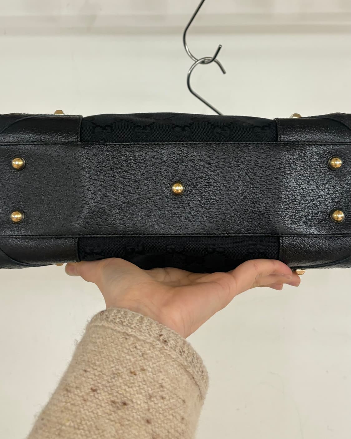 구찌 블랙 cc 캔버스 네일헤드 핸드백 상품이미지6