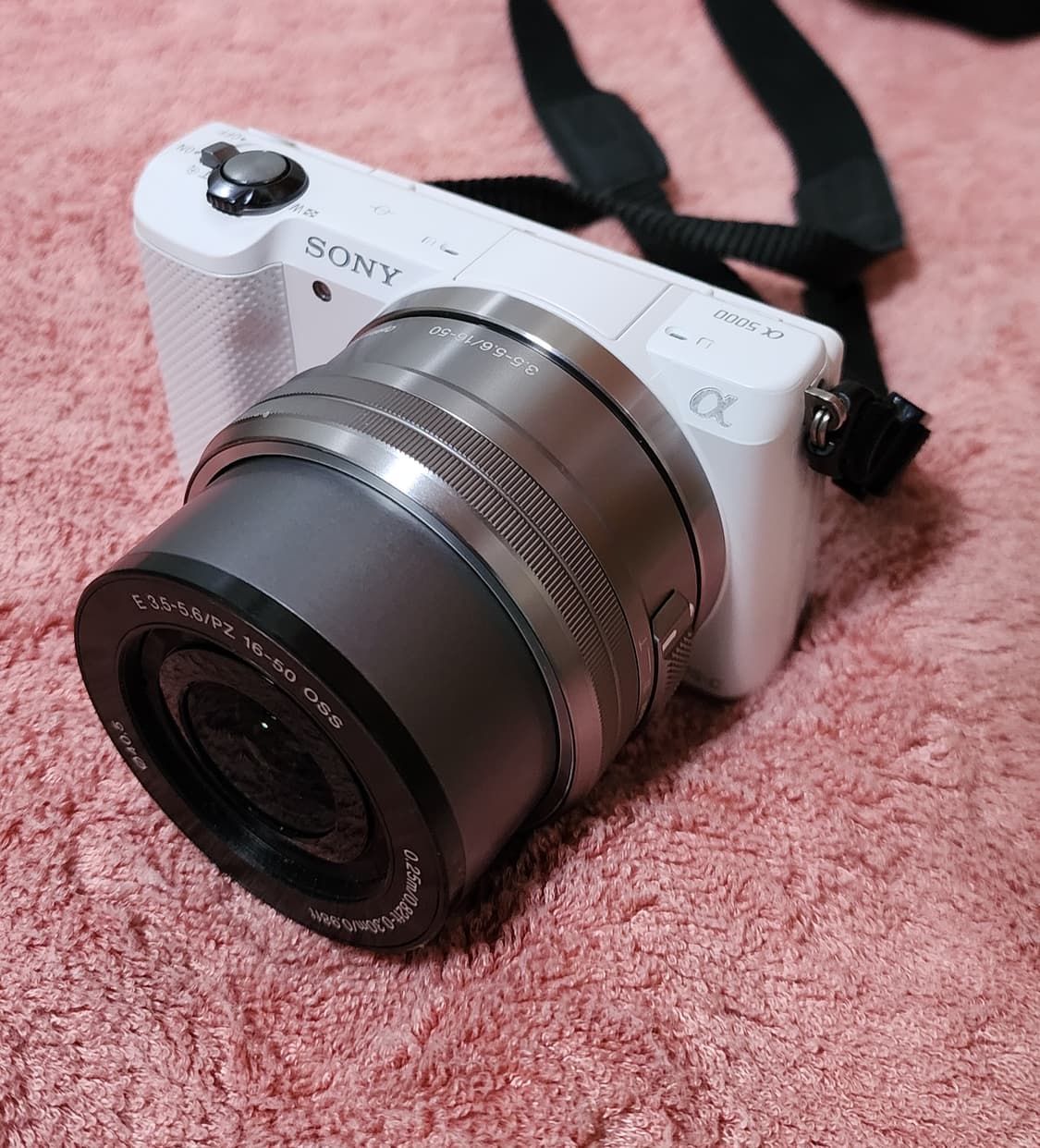 소니 알파 a5000 와 16-50mm 전동줌렌즈팝니다. 상품이미지1