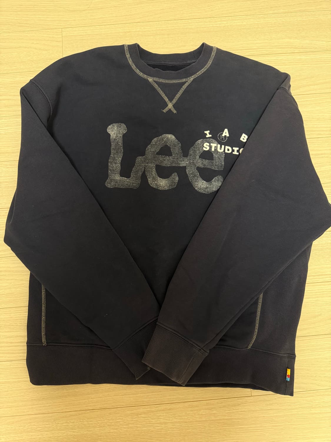 아이앱 스튜디오 x 리 피그먼트 스웨트셔츠 인디고 네이비 상품이미지1