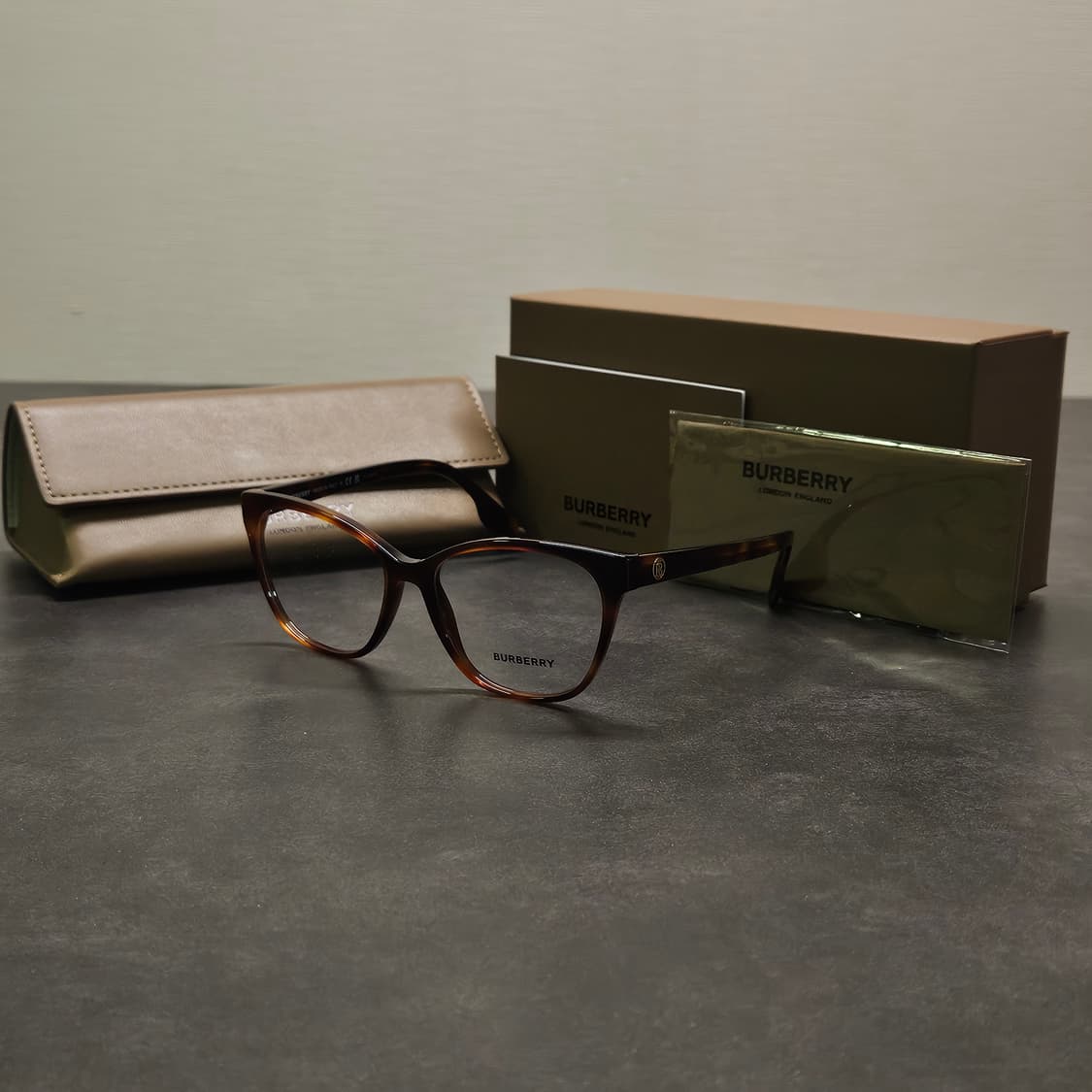 버버리 CAROLINE 캣아이 뿔테 / 풀박 새상품 상품이미지2