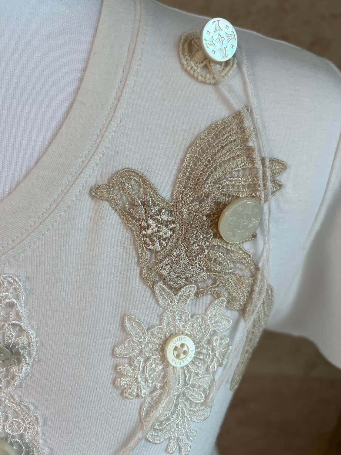 루이비통 레이스 장식 흰색 티셔츠 L 정품 상품이미지3