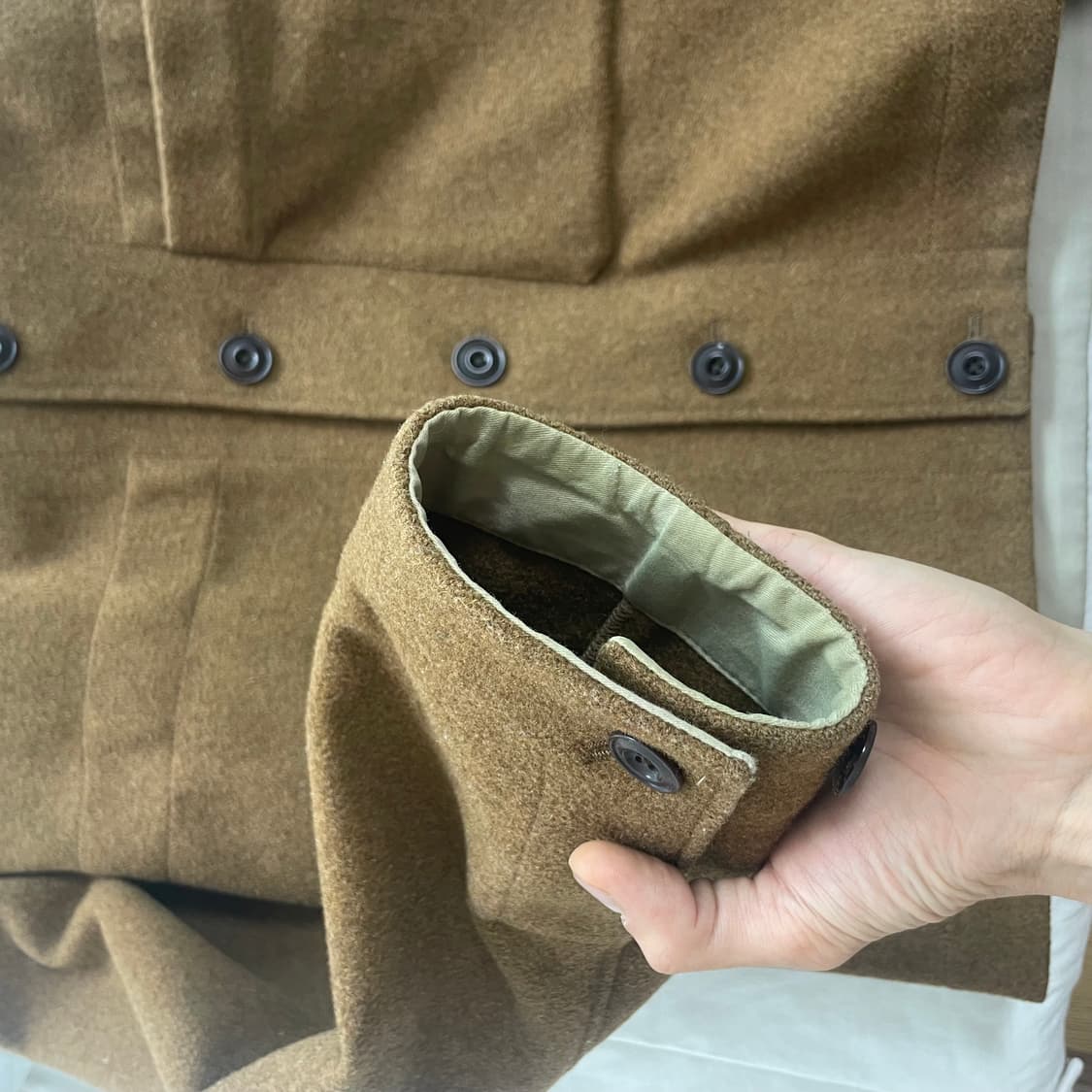 르메르 18FW 브이넥 라이너 꼬냑 48 상품이미지4