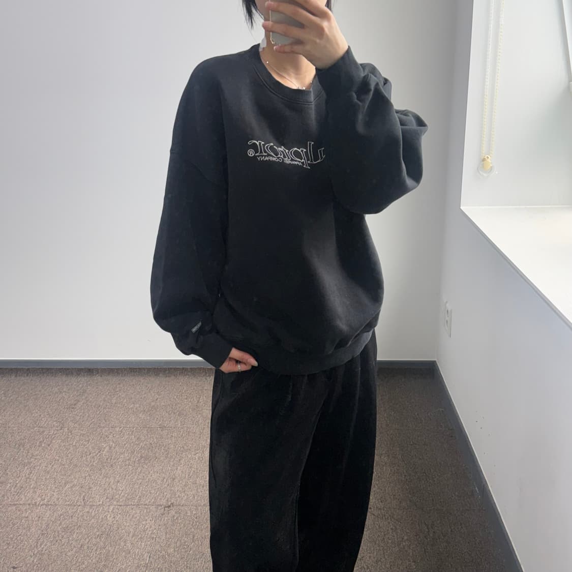 Sculptor 스컬프터 스펠아웃로고 블랙 맨투맨 상품이미지2