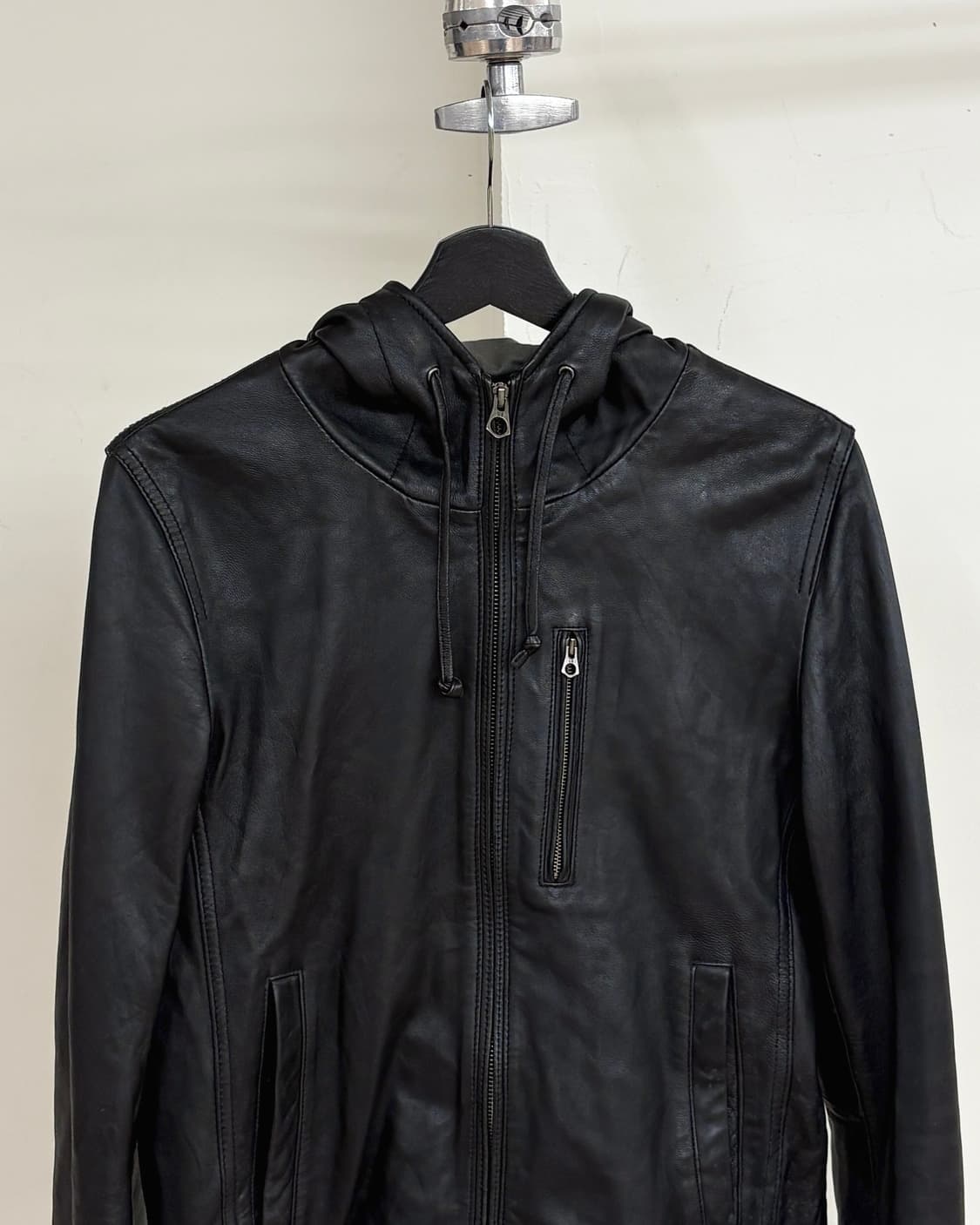 어반 리서치 블랙 쉽스킨 후디 레더 자켓 상품이미지2