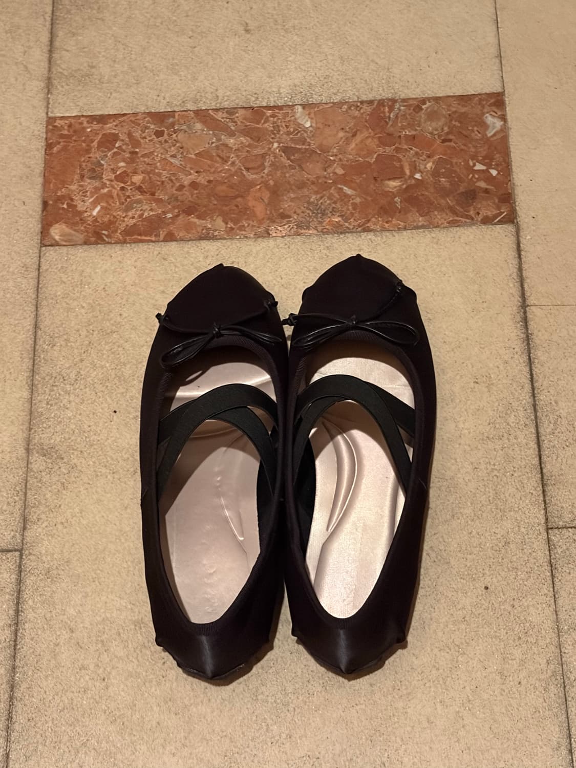 솔트앤초콜릿 라운드 토 크로스 밴딩 플랫 상품이미지2