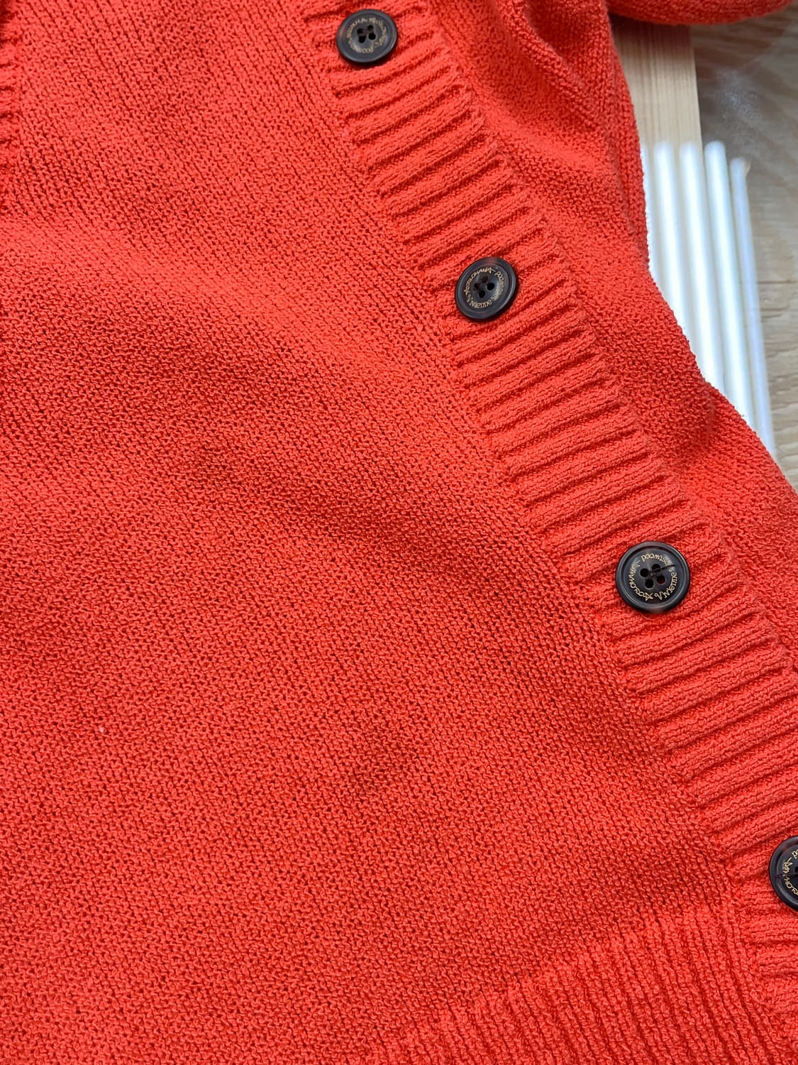 비비안웨스트우드 멀티 버튼 니트 탑 상품이미지9