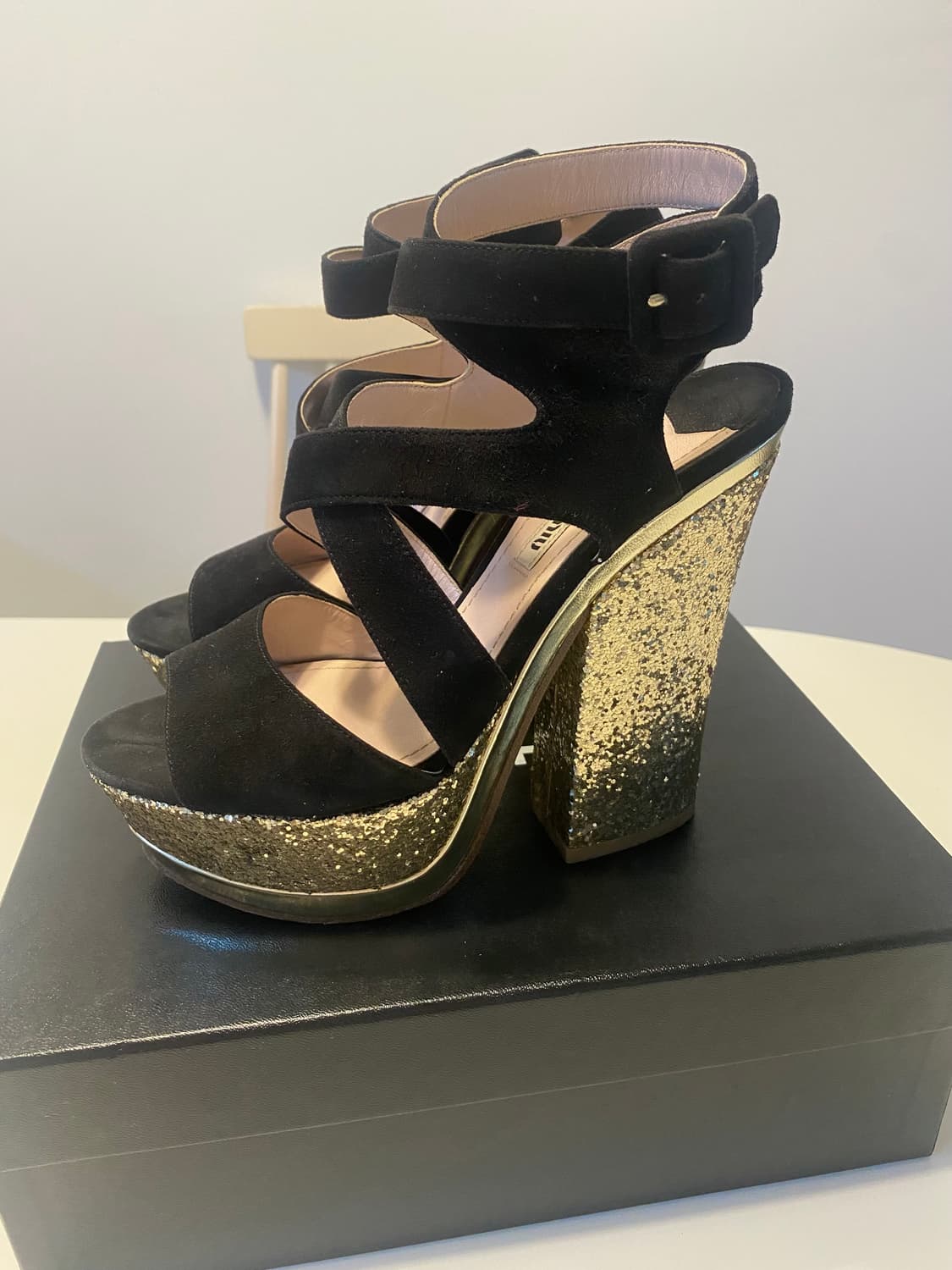 Miu Miu 글리터 힐 상품이미지1