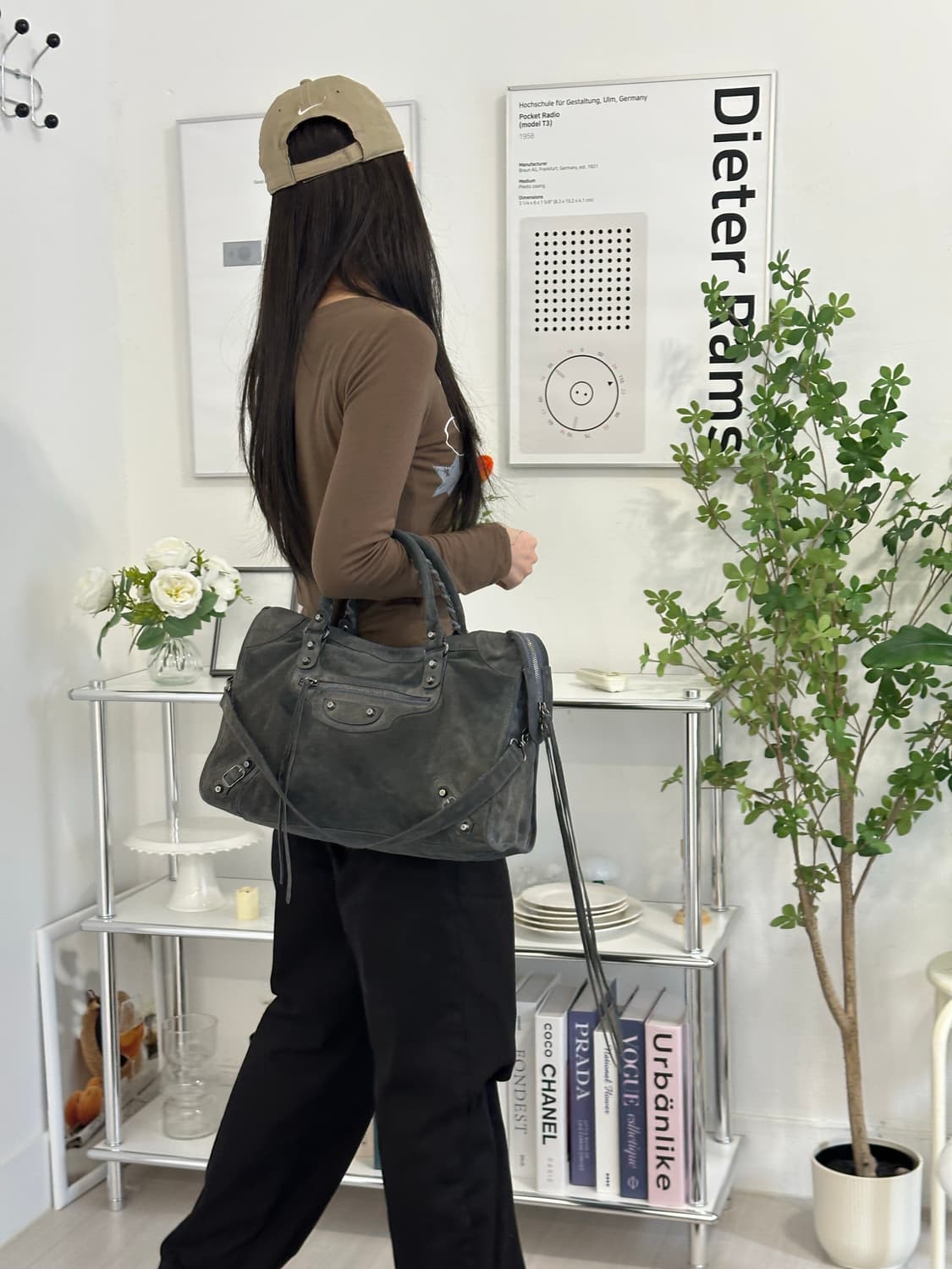 ❌거래중[A 정품] 발렌시아가 시티 모터백 미디움 스웨이드 그레이 상품이미지5