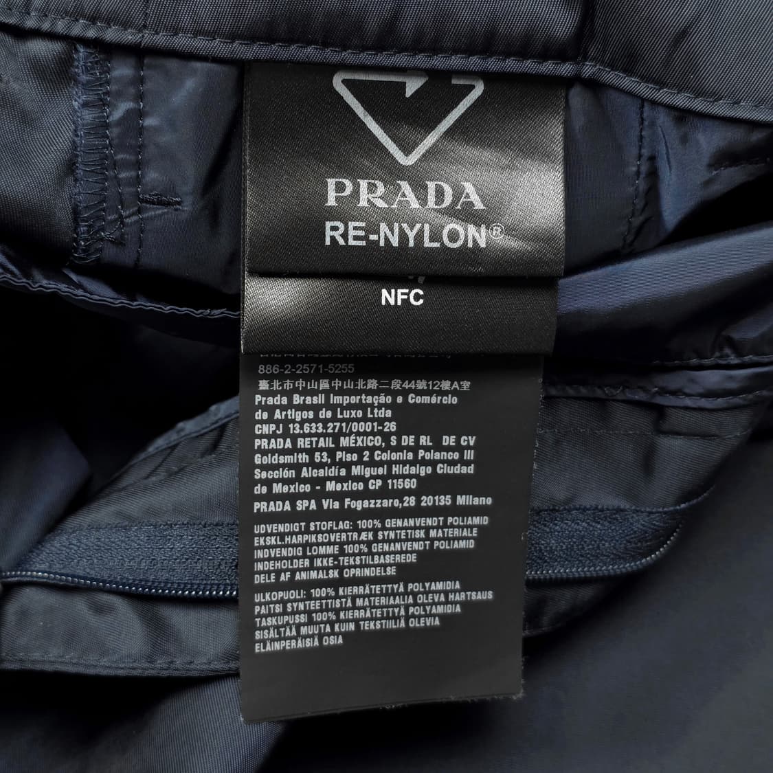 프라다 삼각로고 리나일론 버뮤다 쇼츠 반바지 상품이미지5