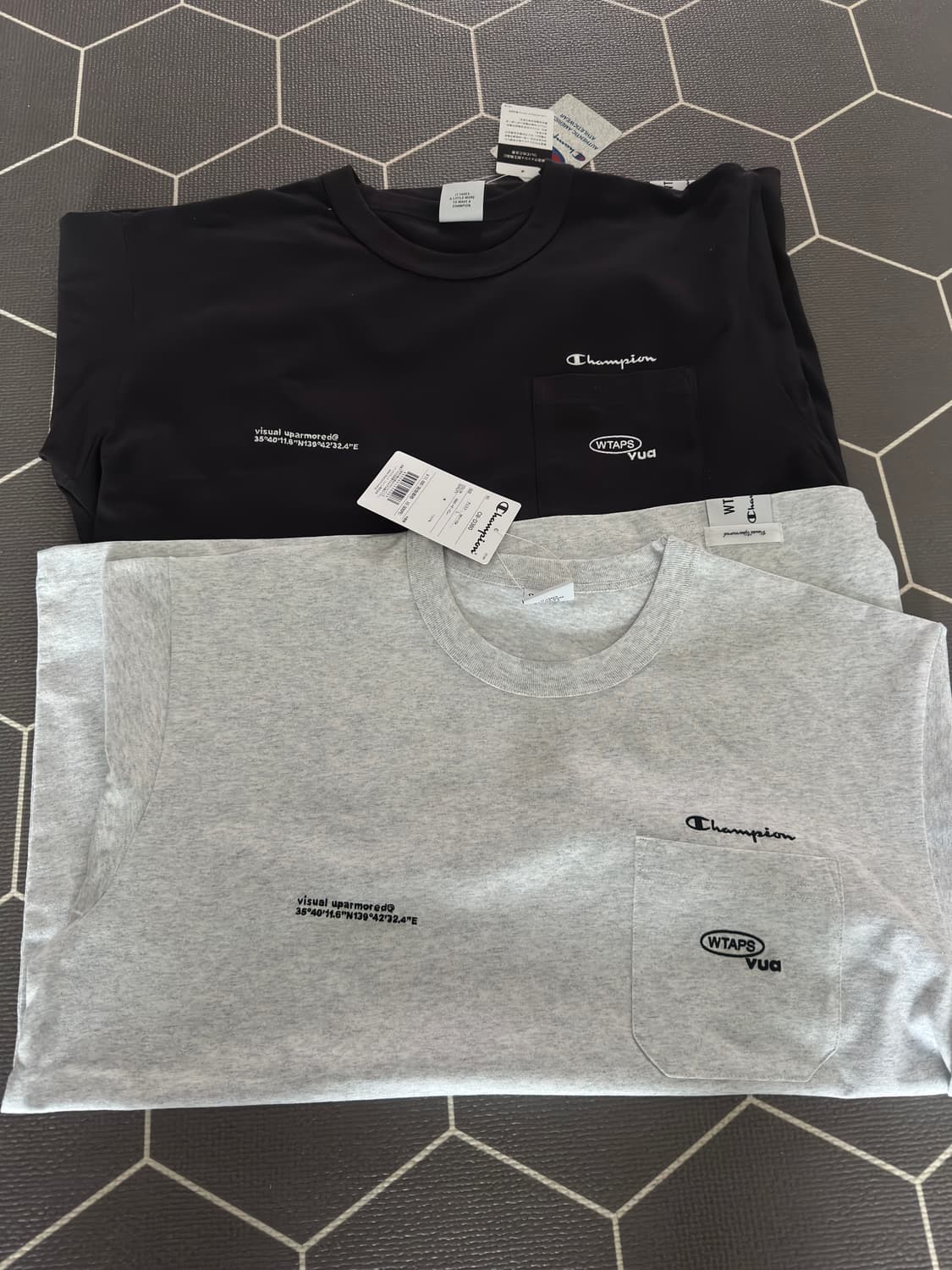 더블탭스 챔피온 콜라보 반팔 블랙, 그레이 상품이미지1