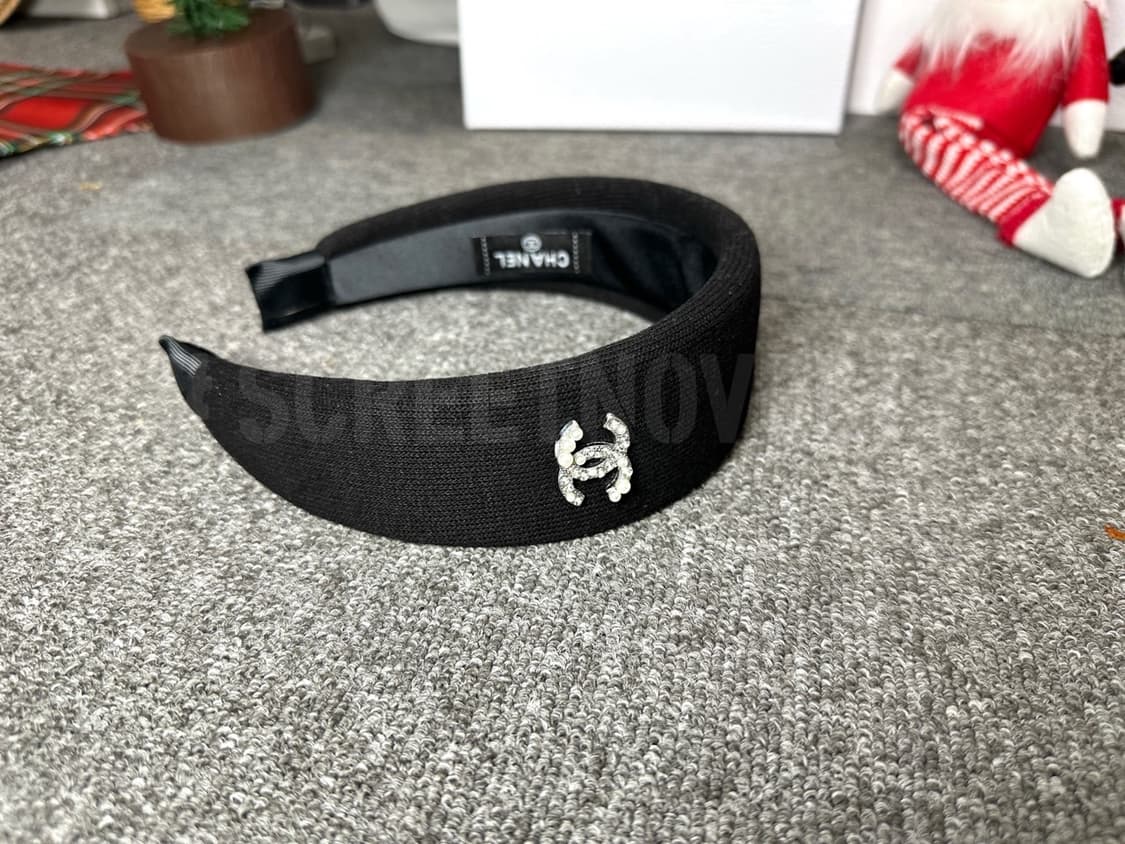 샤넬 진주 큐빅 머리띠 블랙 상품이미지4