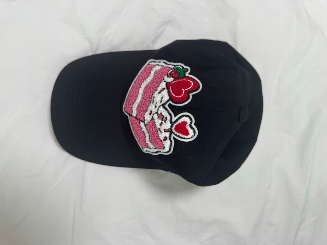 더뮤지엄비지터 케이크 볼캡 상품이미지1