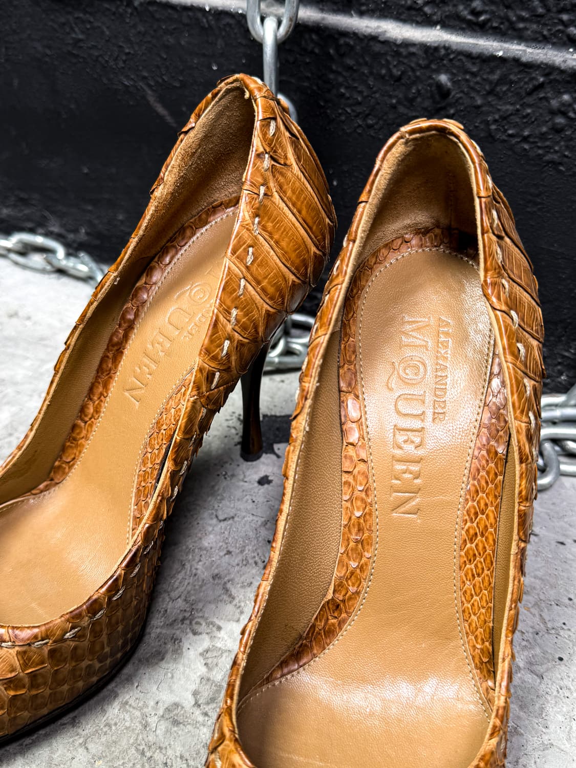 Alexander McQueen – Python Leather Heels 상품이미지3