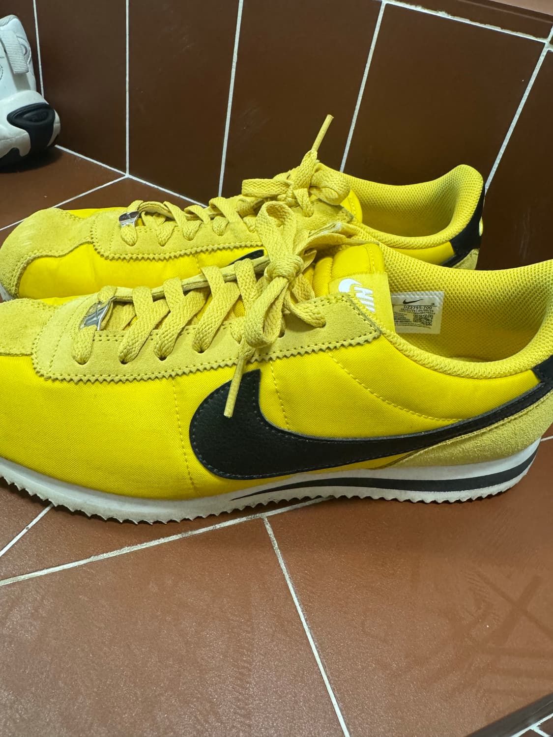 나이키 코르테즈 비비드 설퍼 280 상품이미지3