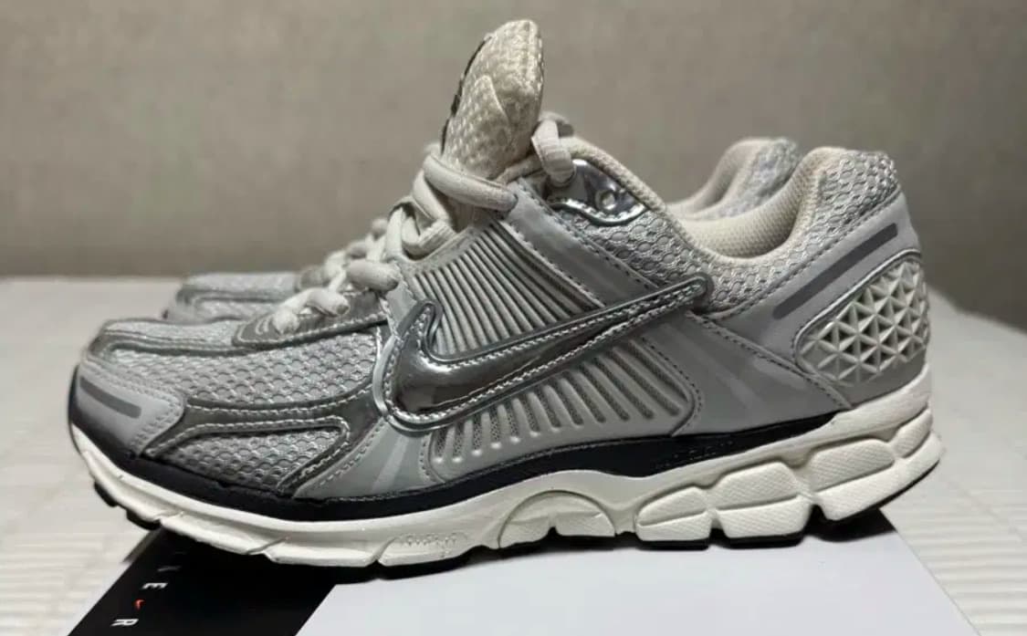 나이키 줌 보메로5 메탈릭 실버 260 상품이미지2