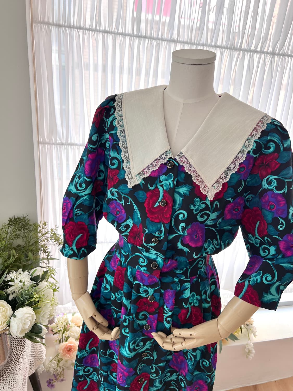 화이트 카라 플라워 버튼 원피스 상품이미지10