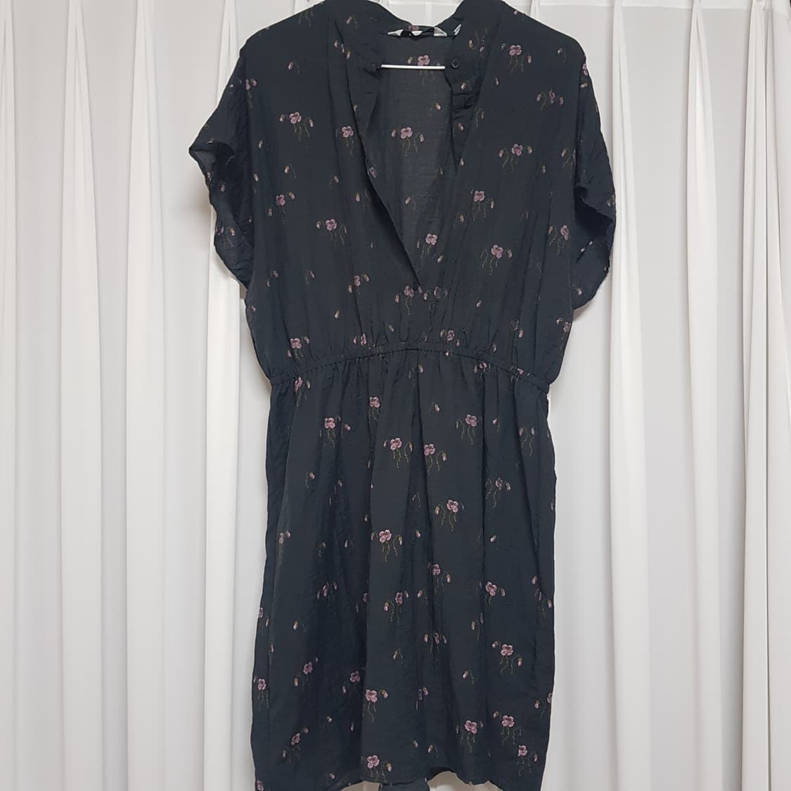 앤아더스토리즈 민소매 블라우스 상품이미지2