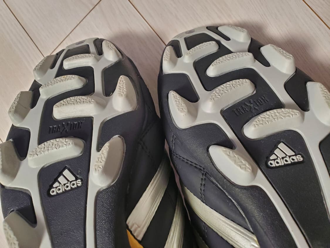 아디다스 축구화 잘락테로 HG 사이즈270

거의 안신어서 상태는 엄청  상품이미지10