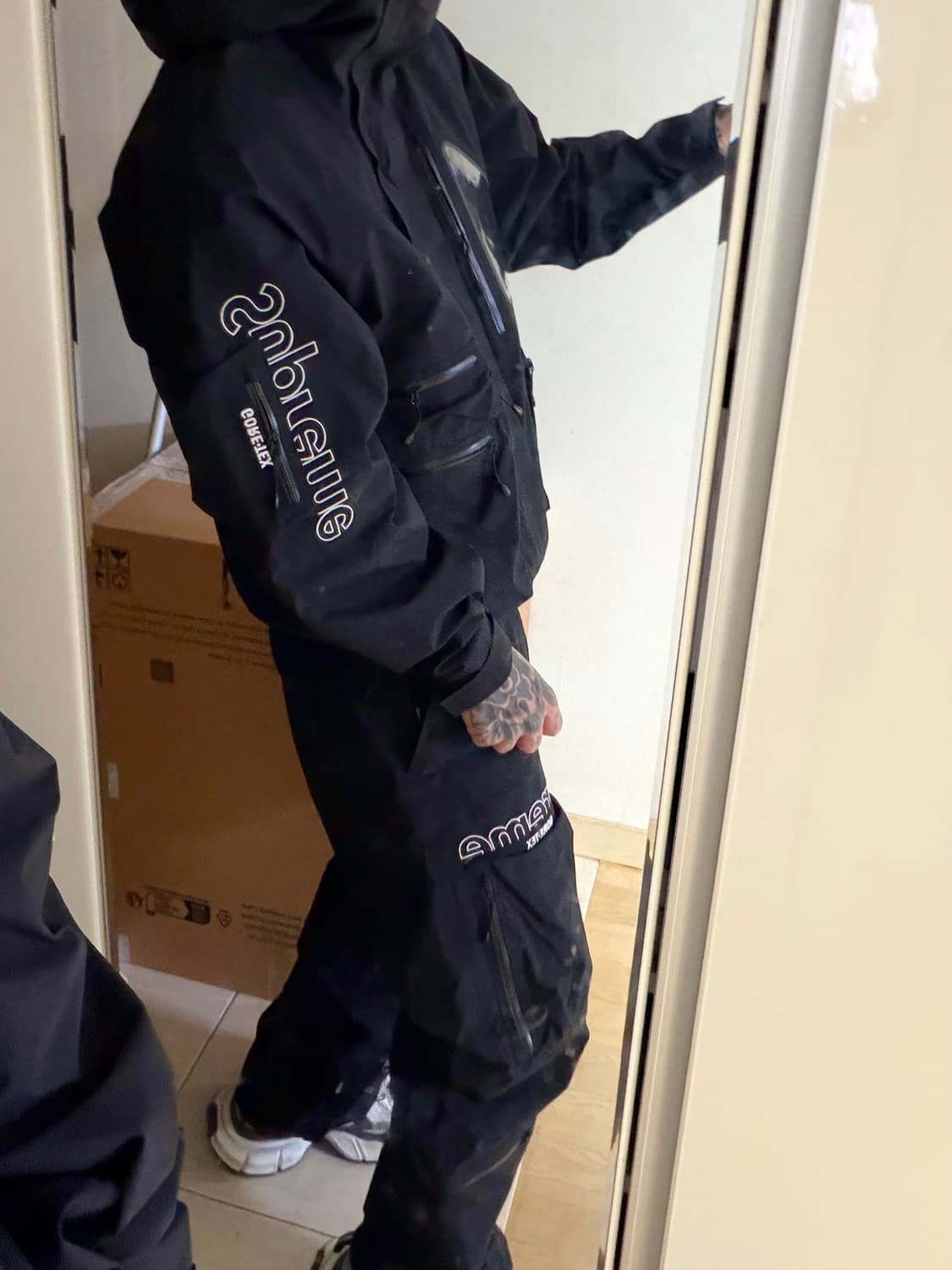 슈프림 고어텍스 쉘 자켓 M 착샷 상품이미지5